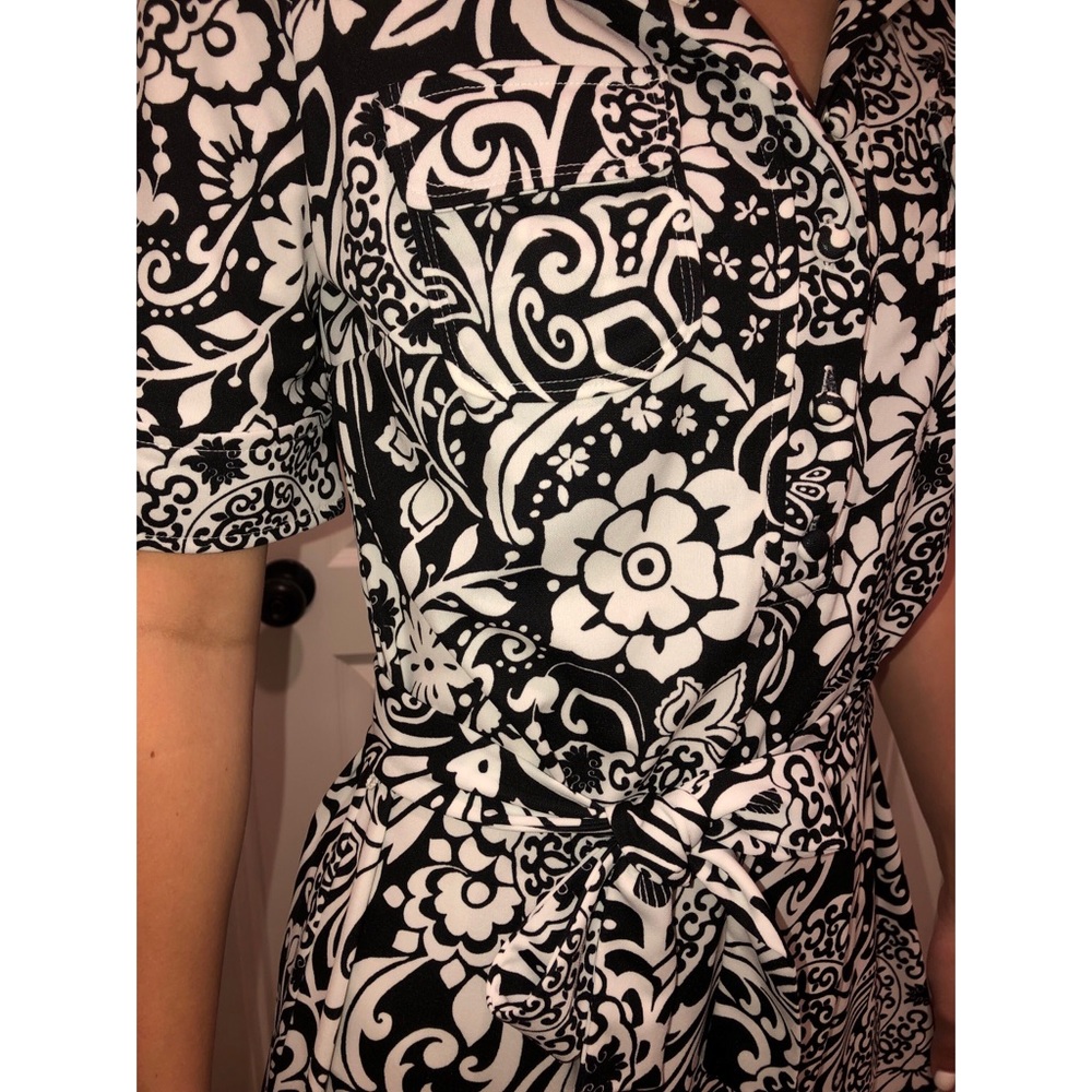π Ann Taylor black and white print dress. Sz. 4. - Picture 3 of 5